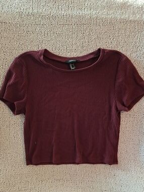 Forever 21 Ribbed Short Sleeve Crop Top in Wine